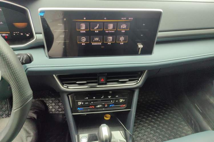 Used Volkswagen Tharu 2023 300TSI Two-Wheel-Drive Moonlight Edition
