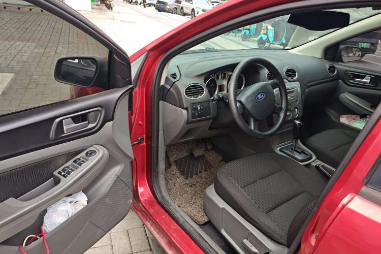 Used Ford Focus 2012 Hatchback Classic 1.8L Automatic Base Model
