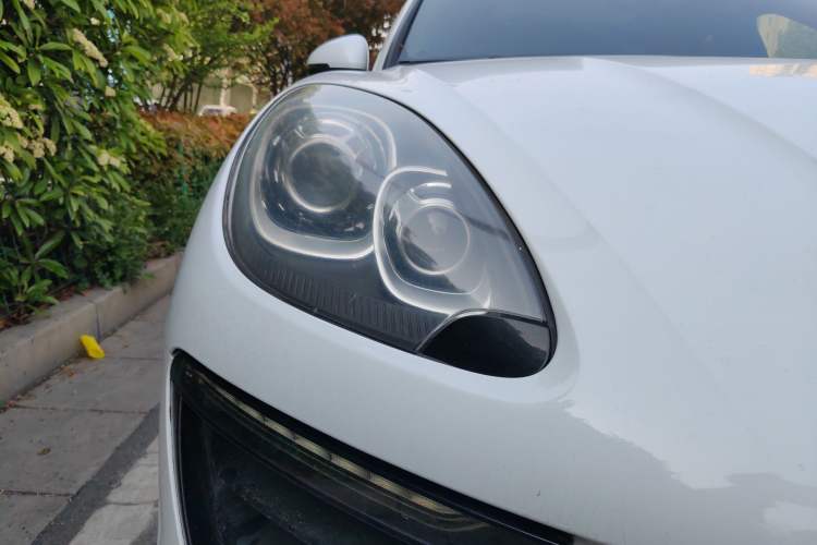 Used Porsche Macan 2014 Macan 2.0T Right Front Headlight