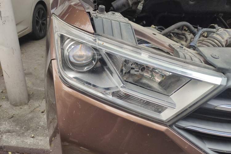 Used Wuling Hongguang 2021 1.5L S Comfort Edition LAR Right Front Headlight