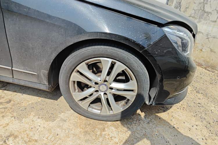 Used Mercedes-Benz E-Class 2009 E 300 Fashion Model Right Front Wheel Hub