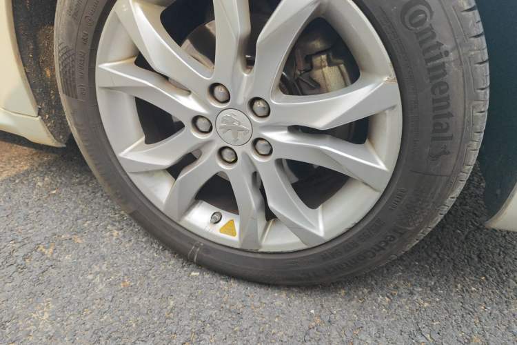 Used Peugeot 508 2013 2.3L 2nd Anniversary Edition Automatic Flagship Model Right Front Wheel Hub