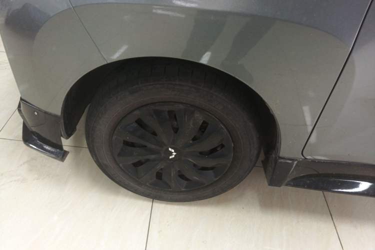 Used Wuling Hongguang MINIEV 2022 Macaron Premium Model – Lithium Iron Phosphate Left Front Wheel Hub