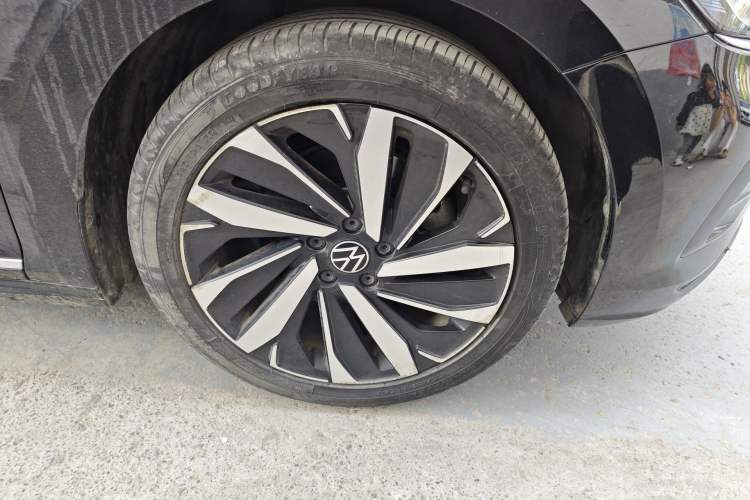 Used Volkswagen Passat 2022 330TSI Elite Edition Right Front Wheel Hub