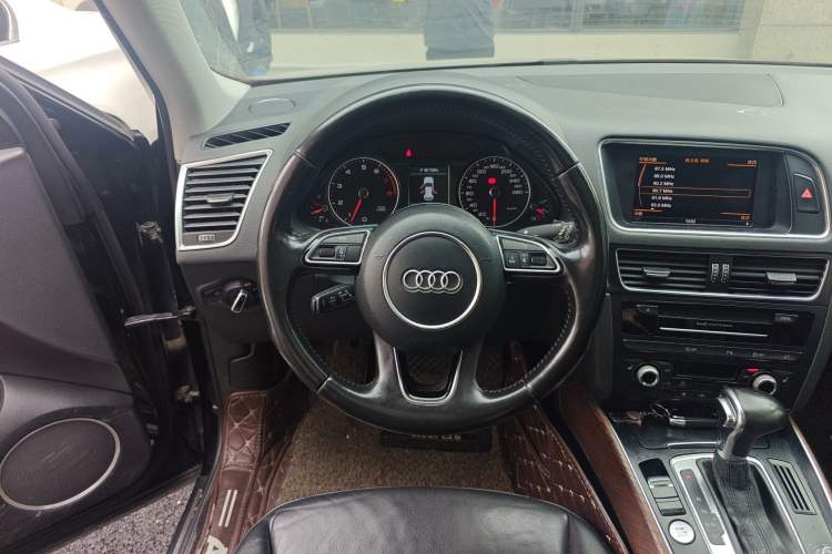 Used Audi Q5 2013 40 TFSI Comfort Edition Steering Wheel