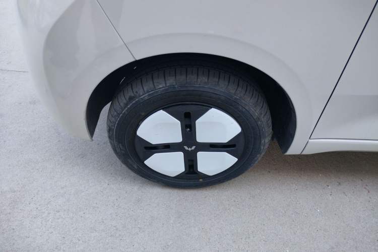 Used Wuling Hongguang MINIEV 2024 3rd Generation 215km Advanced Version Left Front Wheel Hub