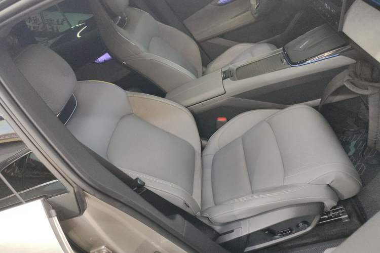 Used Lynk & Co 08 EM-P 2023 220km All-Wheel-Drive Performance Halo Right Front Seat