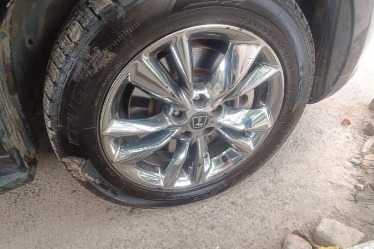 Used Luxgen Great 7 SUV 2014 2.2T Four-Wheel Drive Prestige Version Right Front Wheel Hub
