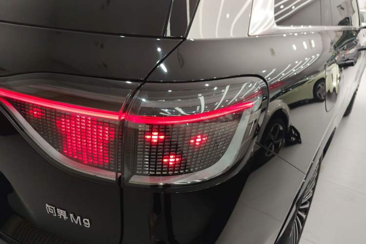 Used Hima AITO M9 2024 Range-Extended Ultra Version 52 kWh 5-Seater Model Right Rear Taillight