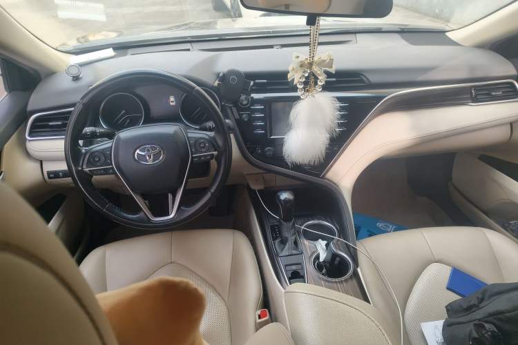 Used Toyota Camry 2018 2.0G Luxury Edition
