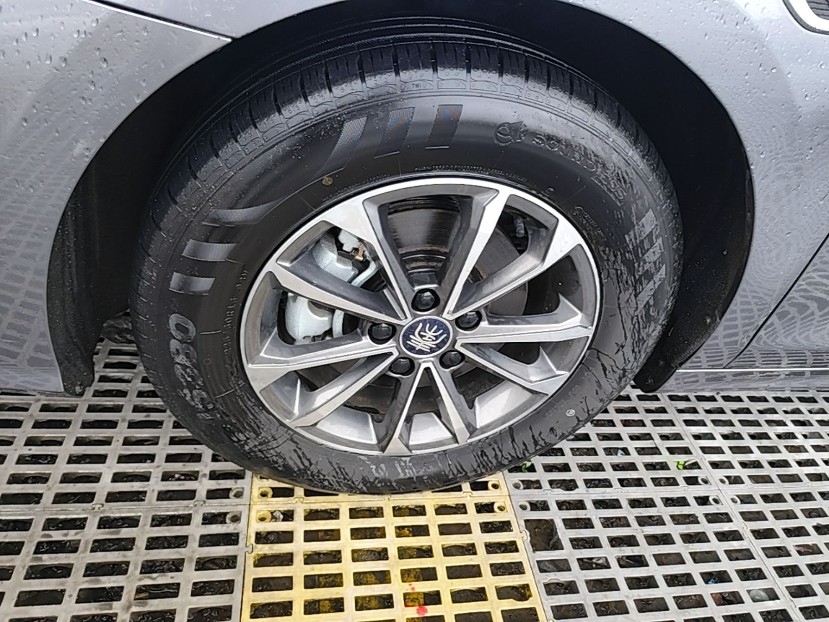 BYD Qin PLUS 2023 Champion Edition DM-i 55KM Leading Model — снимка 10