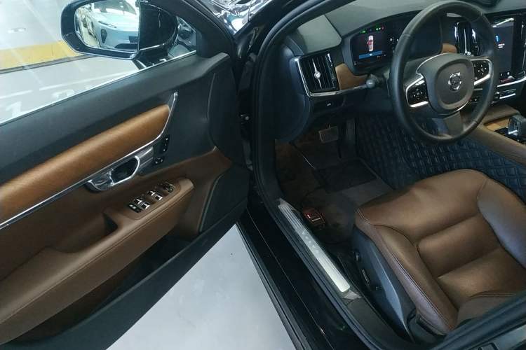 Used Volvo S90 2025 B5 Zhiyi Luxury Edition
