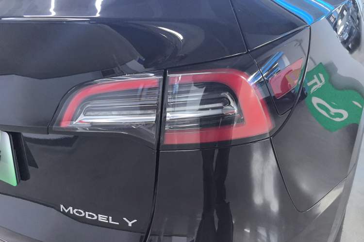 Used Tesla Model Y 2023 Rear-Wheel-Drive Version Right Rear Taillight