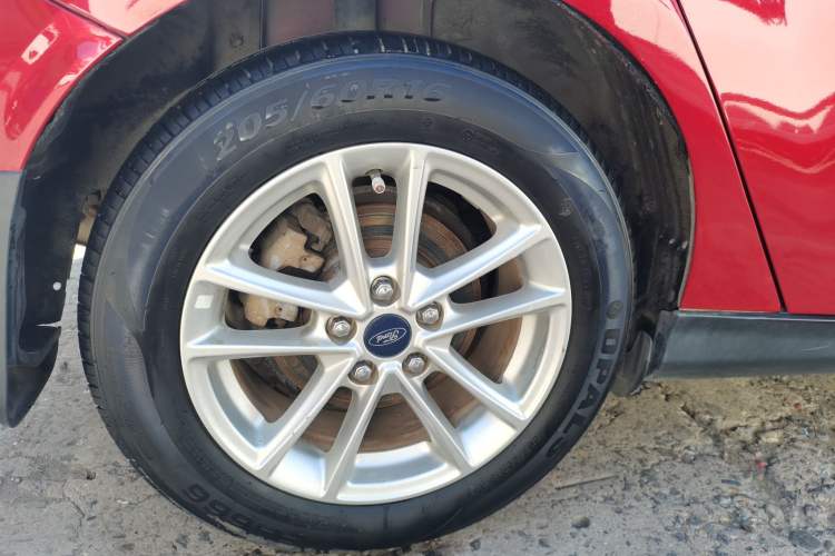 Used Ford Focus 2015 Hatchback 1.6L Automatic Fashion Edition
