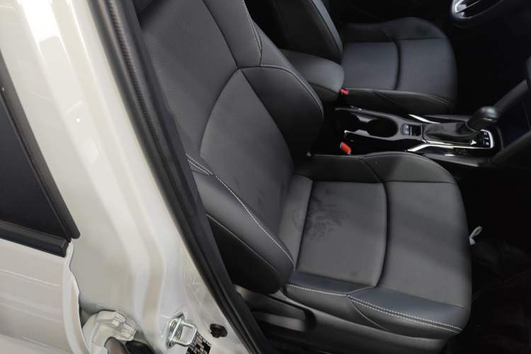 Used Toyota FRONTLANDER 2023 2.0L Smart Electric Hybrid Dual-Engine Deluxe Version