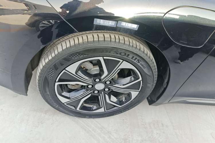 Used Hongqi E-QM5 2021 Charging Version Flagship Edition Exterior 4