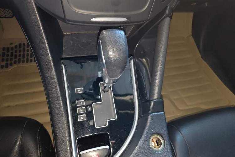 Used Dongfeng Aeolus AX7 2015 2.0L Automatic Zhiyi Trim