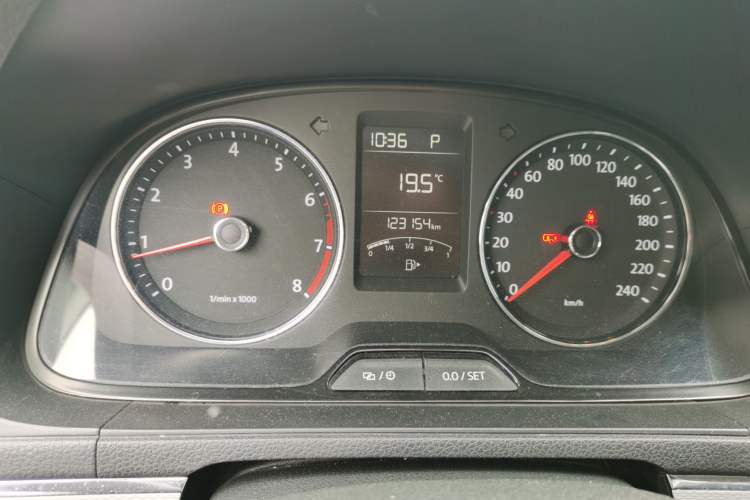 Used Volkswagen Gran Lavida 2013 1.4 TSI Automatic Luxury Model Odometer Close Up