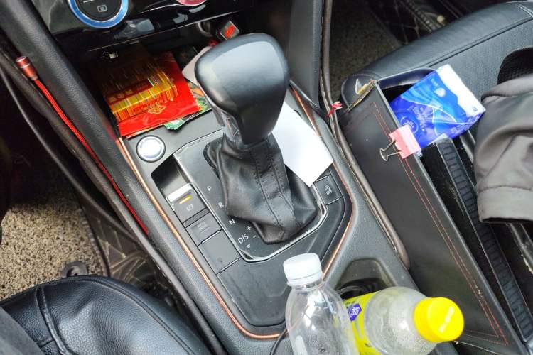 Used Volkswagen Tiguan L 2017 330TSI Automatic Two-Wheel Drive Luxury Edition Gear Lever