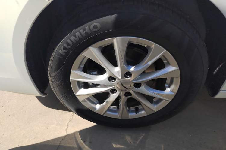 Used Roewe i5 2026 Model 1.5L Manual Comfort Version Left Front Wheel Hub