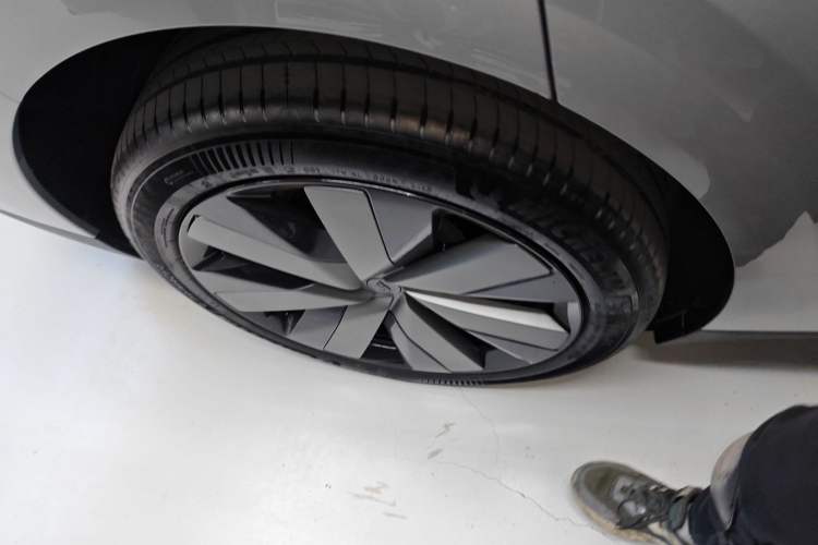 Used Li Auto i6 2025 Model Two-Wheel-Drive Standard Type