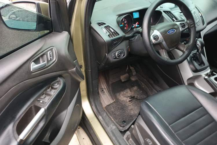 Used Ford Kuga 2013 1.6L GTDi Two-Wheel-Drive Comfort Model Driver Seat