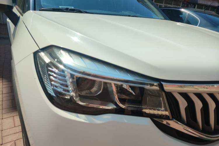 Used Brilliance V3 2017 1.5L Automatic Smart Version Right Front Headlight