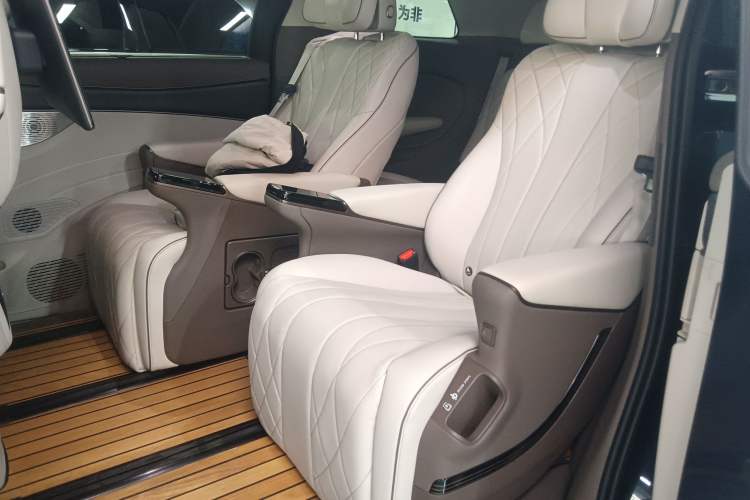 Used Denza D9 2022 DM-i 970 Four-Wheel Drive Flagship Model