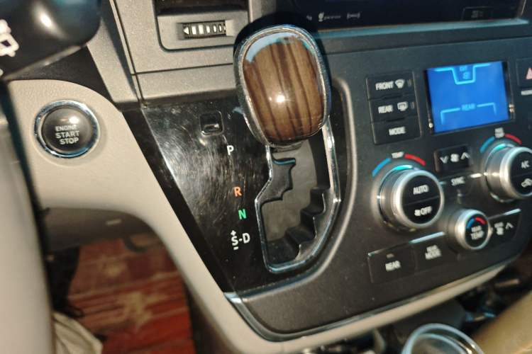 Used Toyota SIENNA  Gear Lever
