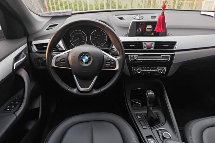 Used BMW X1 2016 sDrive18Li Fashion Model Steering Wheel
