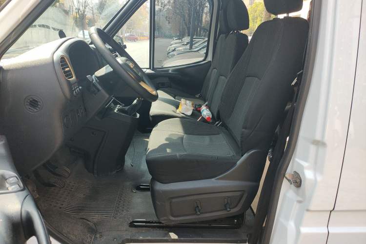 Used JMC Transit 2021 2.8T Space King Taurus Short Wheelbase Mid-Height 6-Seater Diesel Euro VI JX493
