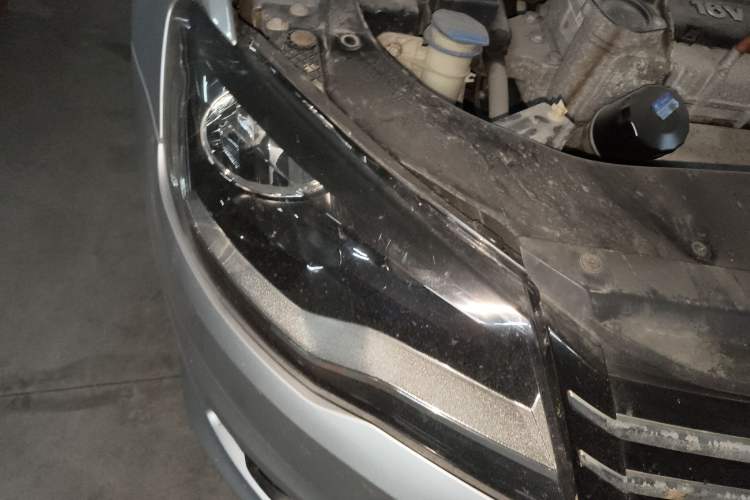 Used Volkswagen Bora 2014 1.6L Automatic Comfort Model Right Front Headlight