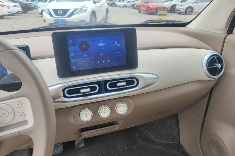 Used Wuling Hongguang MINIEV 2025 Four-Door Version Premium Edition Audio And AC Panel