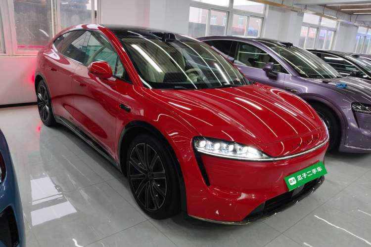 Used Hima Luxeed R7 2024 All-Electric 736 km Ultra Front Right 45 Deg