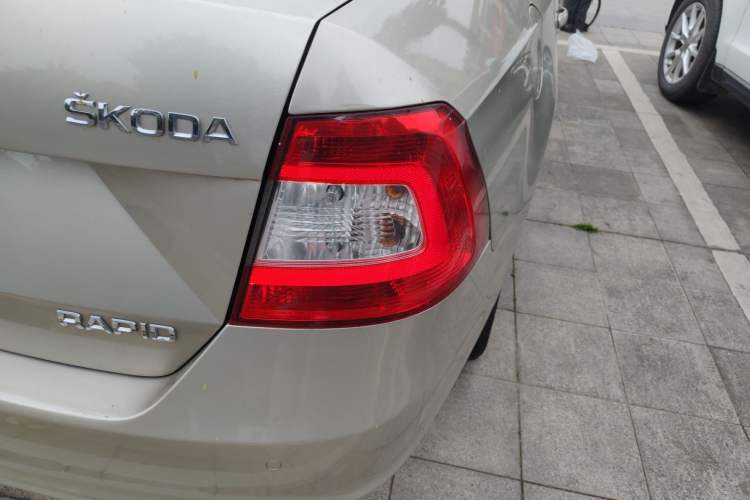 Used Skoda Rapid 2016 1.6L Manual Trend Edition
