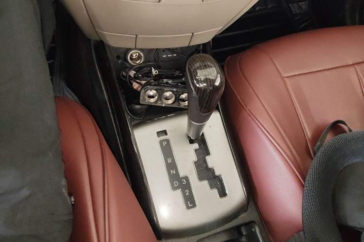 Used Hyundai Celesta 2011 1.6L Automatic Luxury Version Gear Lever