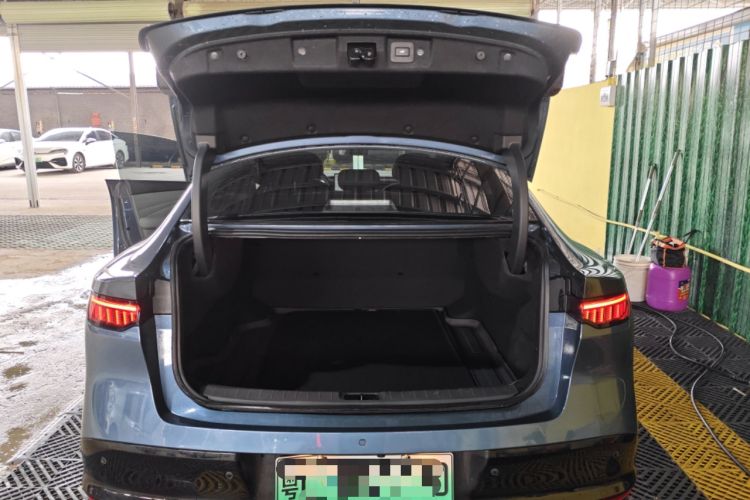 Used Nissan N7 2025 625 Max Trunk