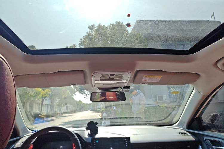 Used MG 5 2022 300TGI DCT Chao Yue Luxury Edition