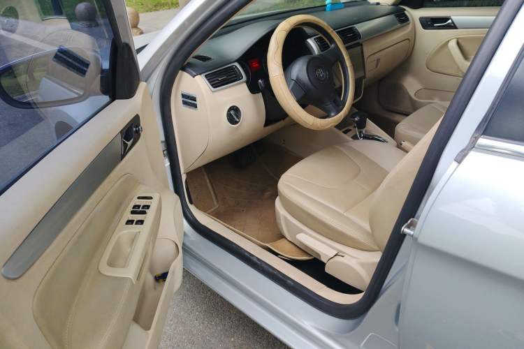 Used Volkswagen Bora 2012 1.6L Automatic Fashion Edition Driver Seat