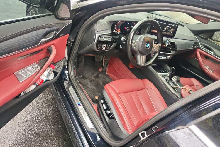 Used BMW 5 Series 2023 530Li Luxury Edition M Sport Package Driver Seat