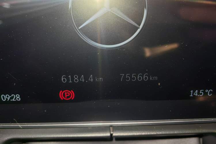 Used Mercedes-Benz C-Class New Energy 2023 C 350 eL Odometer Close Up