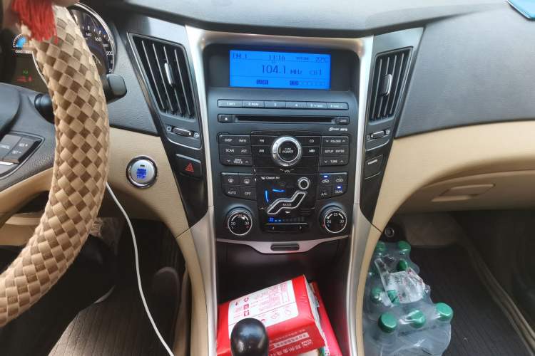 Used Hyundai Sonata 2011 2.0L Automatic Supreme Edition Audio And AC Panel