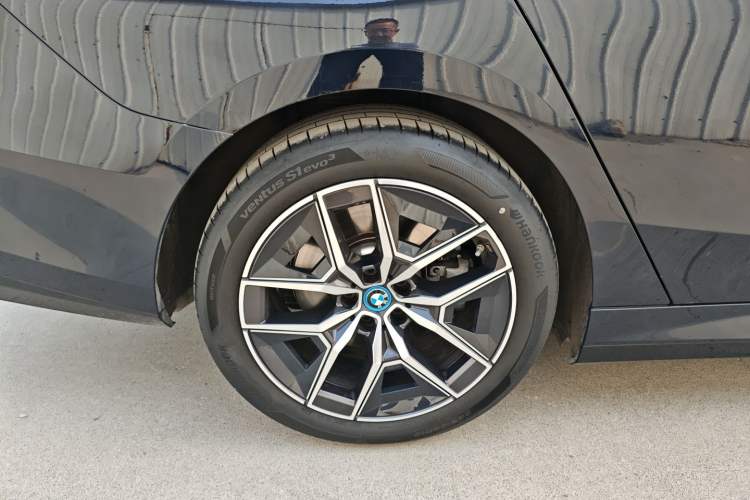 Used BMW i5 2024 eDrive 35L Luxury Model with M Sport Package