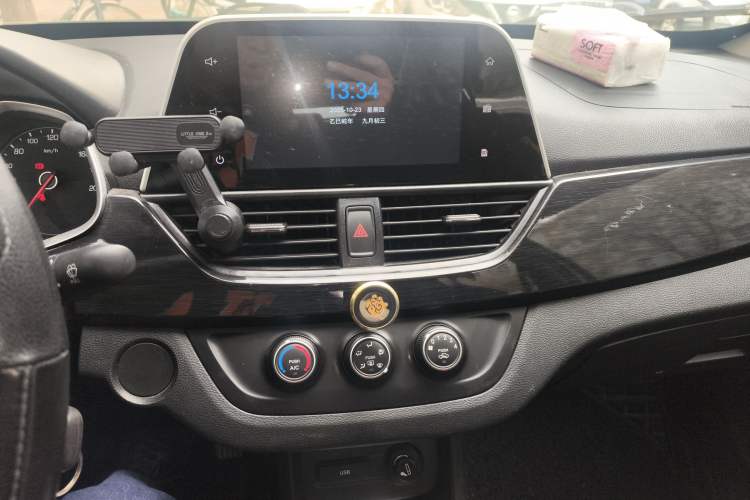 Used Baojun 310 2017 1.5L Manual Fashion Model Audio And AC Panel