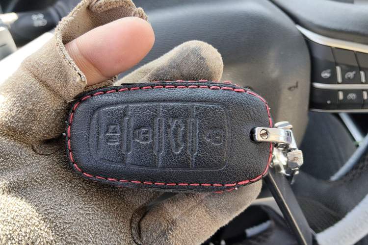 Used Haval H6 2017 Red Label 2.0T Automatic Two-Wheel Drive ZhiShang Model
