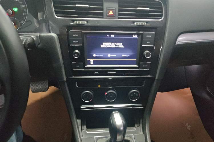 Used Volkswagen Golf 2018 230TSI Automatic Comfort Model Audio And AC Panel