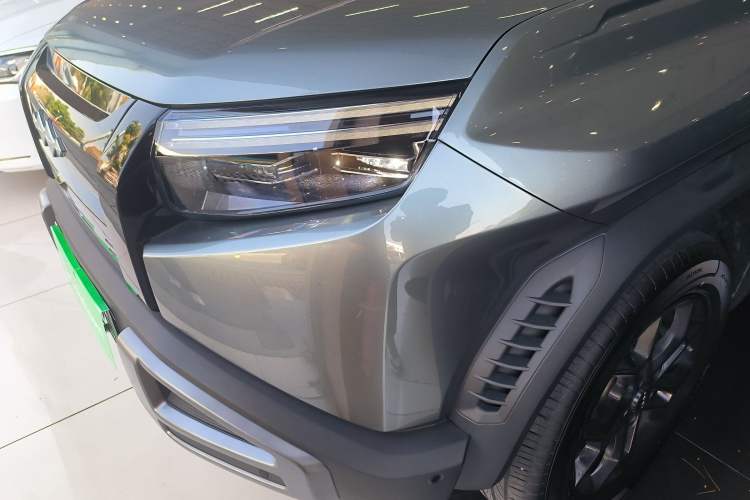 Used Formula Leopard Titanium 3 2025 501 km Range Rear-Wheel Drive Intelligent Driving Max Edition