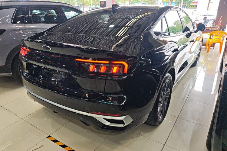 Used Ford Mondeo 2025 2.0T EcoBoost Luxury Version Rear Right 45 Deg