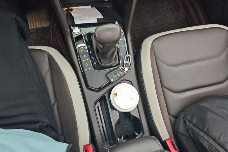 Used Volkswagen Tiguan L 2018 380TSI Automatic All-Wheel Drive Luxury Edition Gear Lever