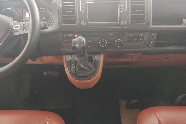 Used Volkswagen Caravelle 2018 2.0 TSI 4x4 Comfort Edition 7 Seats Gear Lever